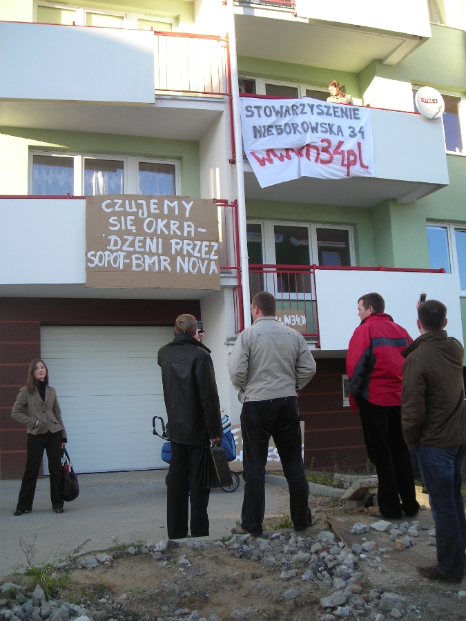 Wieszanie transparentów na bloku 2 Wieszanie transparentów na bloku 2