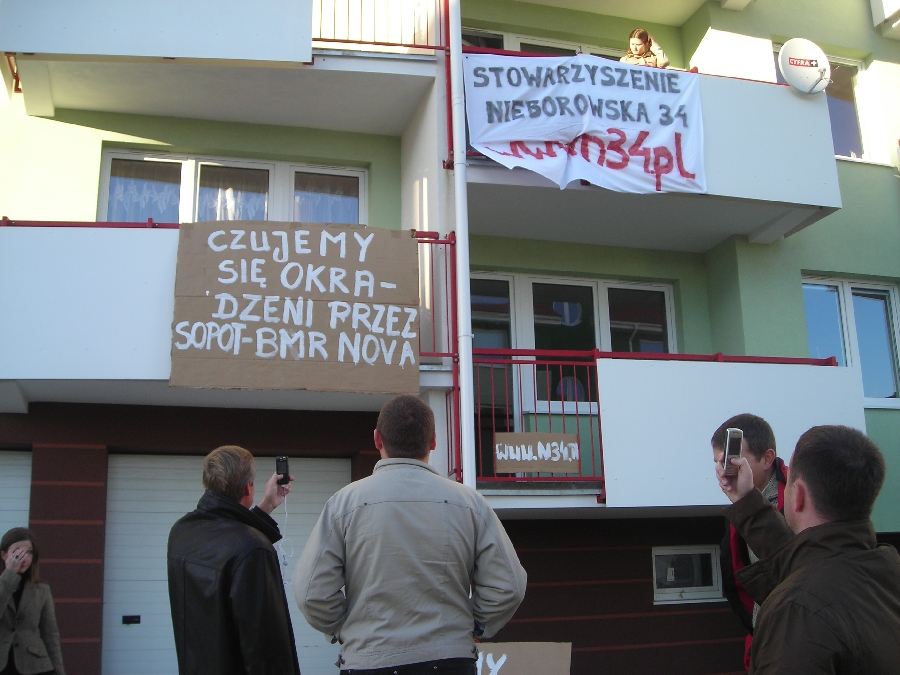 Wieszanie transparentów na bloku 3 Wieszanie transparentów na bloku 3