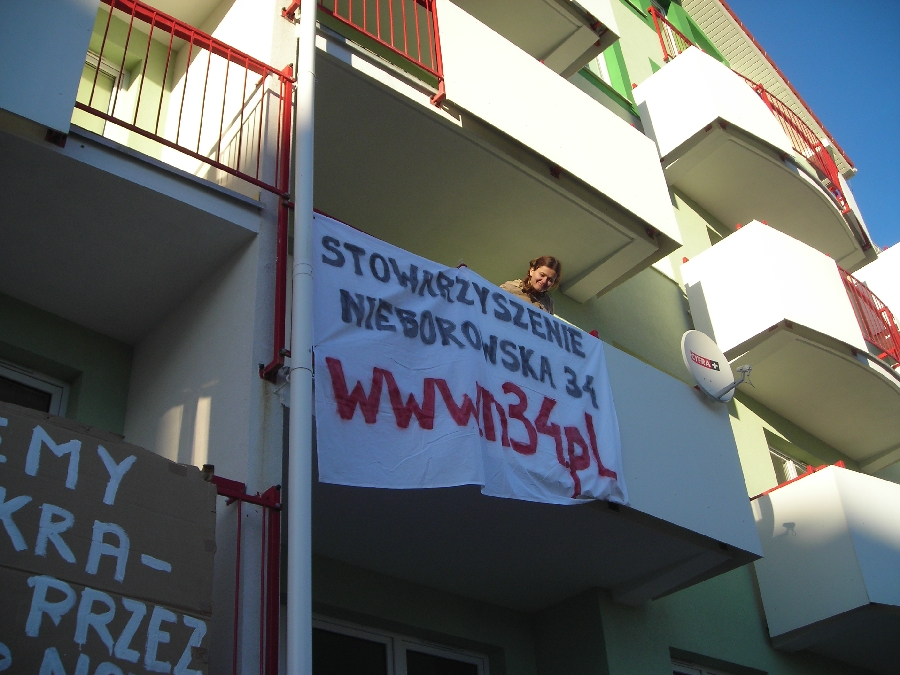 Wieszanie transparentów na bloku 4 Wieszanie transparentów na bloku 4