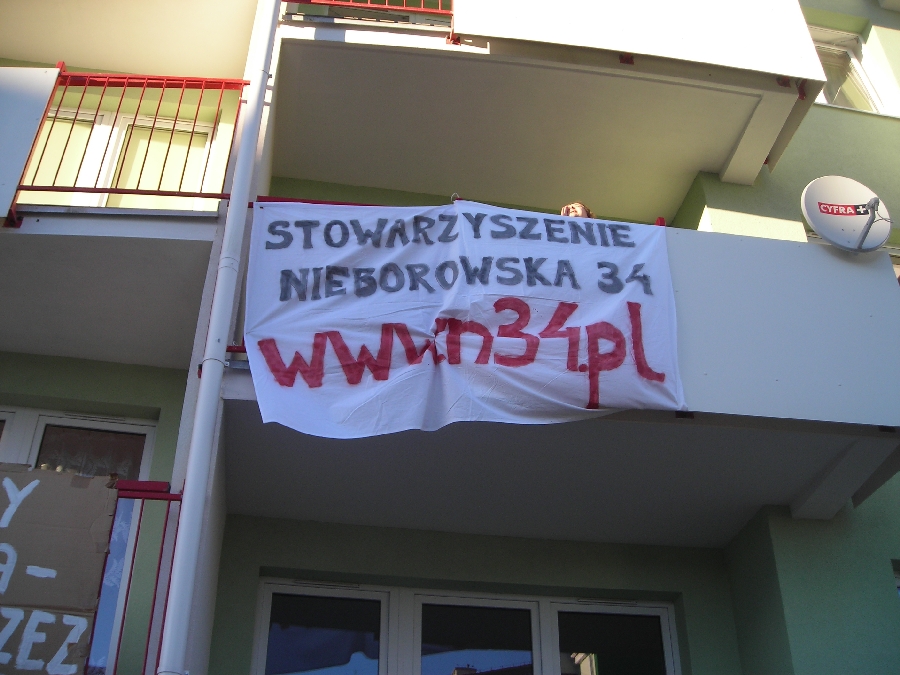 Wieszanie transparentów na bloku 5 Wieszanie transparentów na bloku 5