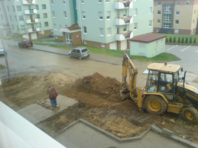 pace przy klatce C