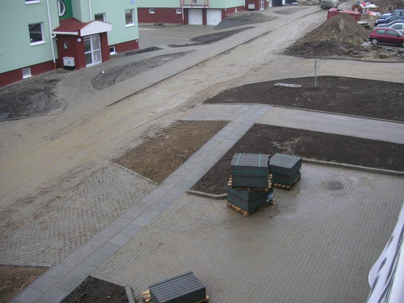 przed naszym blokie jest już coraz ładniej.... przed naszym blokie jest już coraz ładniej....